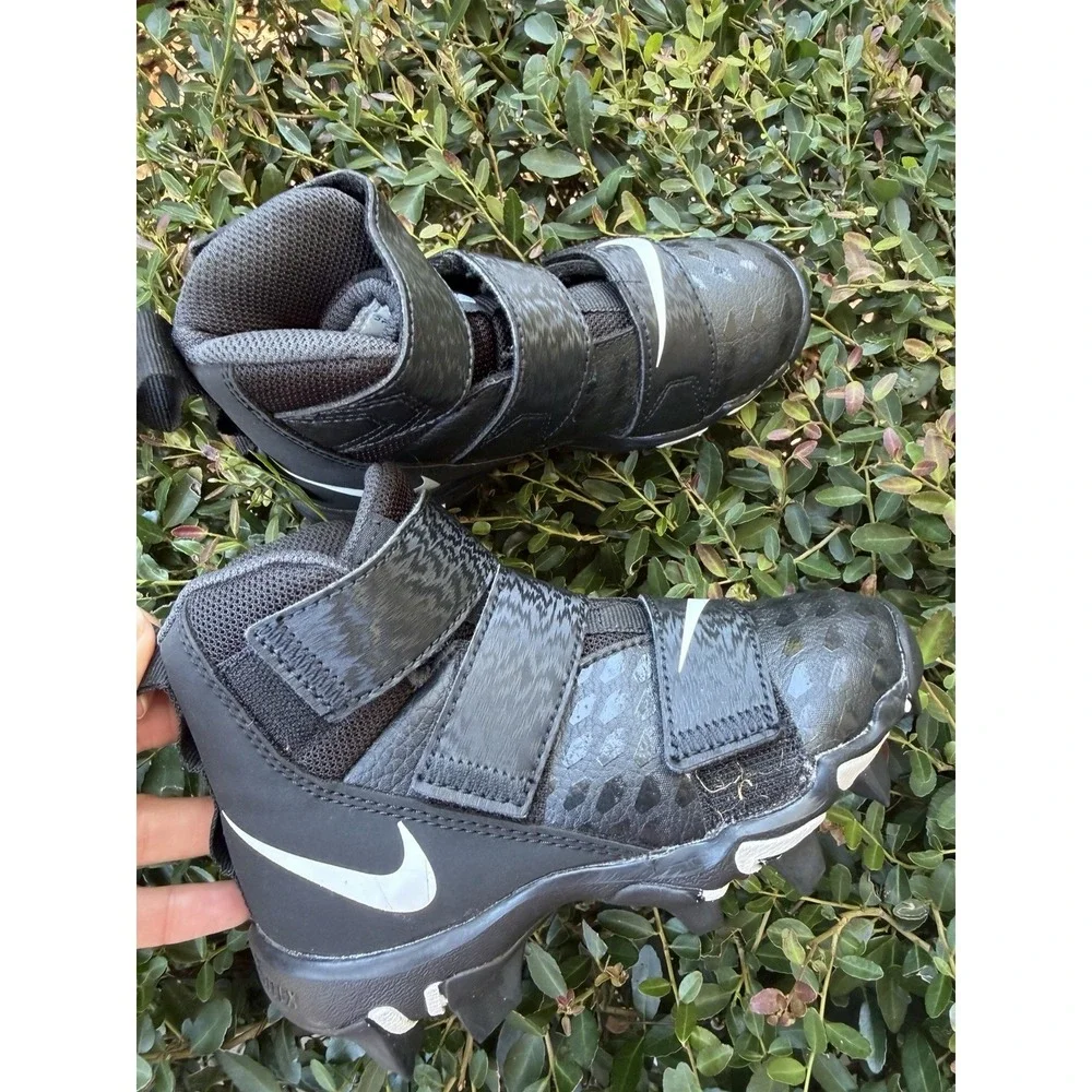 NIKE Force Savage 2 Shark Football Cleat Boys Size 10C Black White AQ7723-001